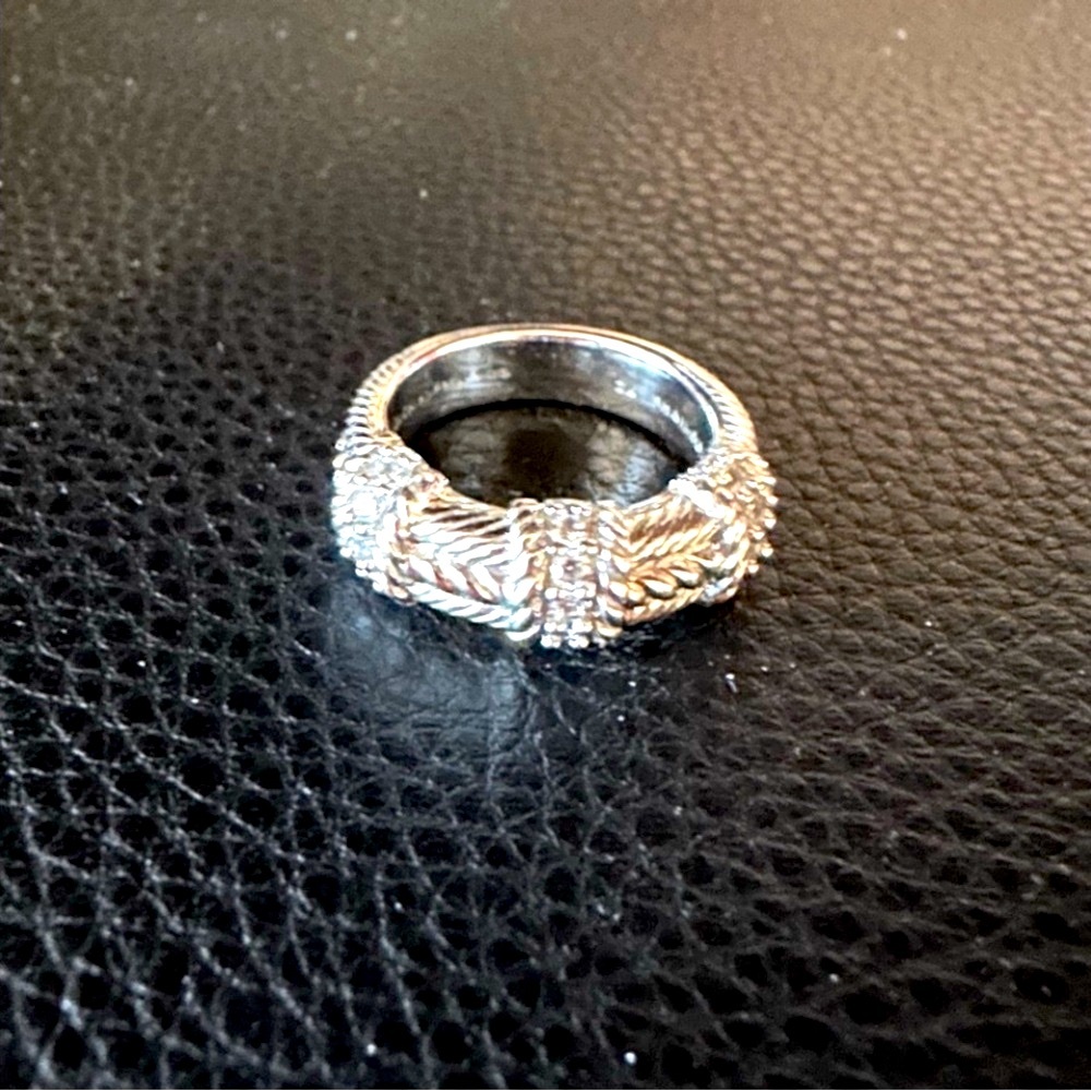 ”Judith Ripka”Cable Band Ring 925 Silver & Zirconias.
⭐️Sale! - Picture 7 of 12